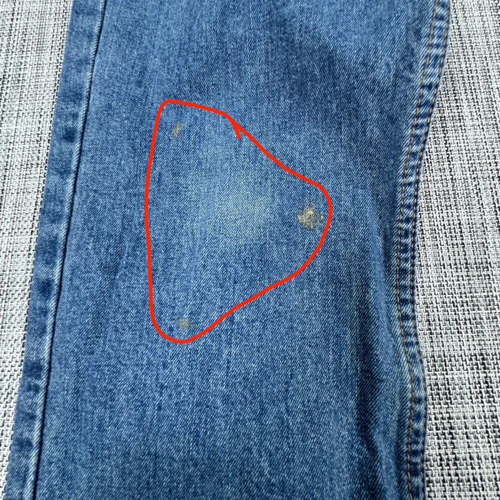 Levis *orders ship